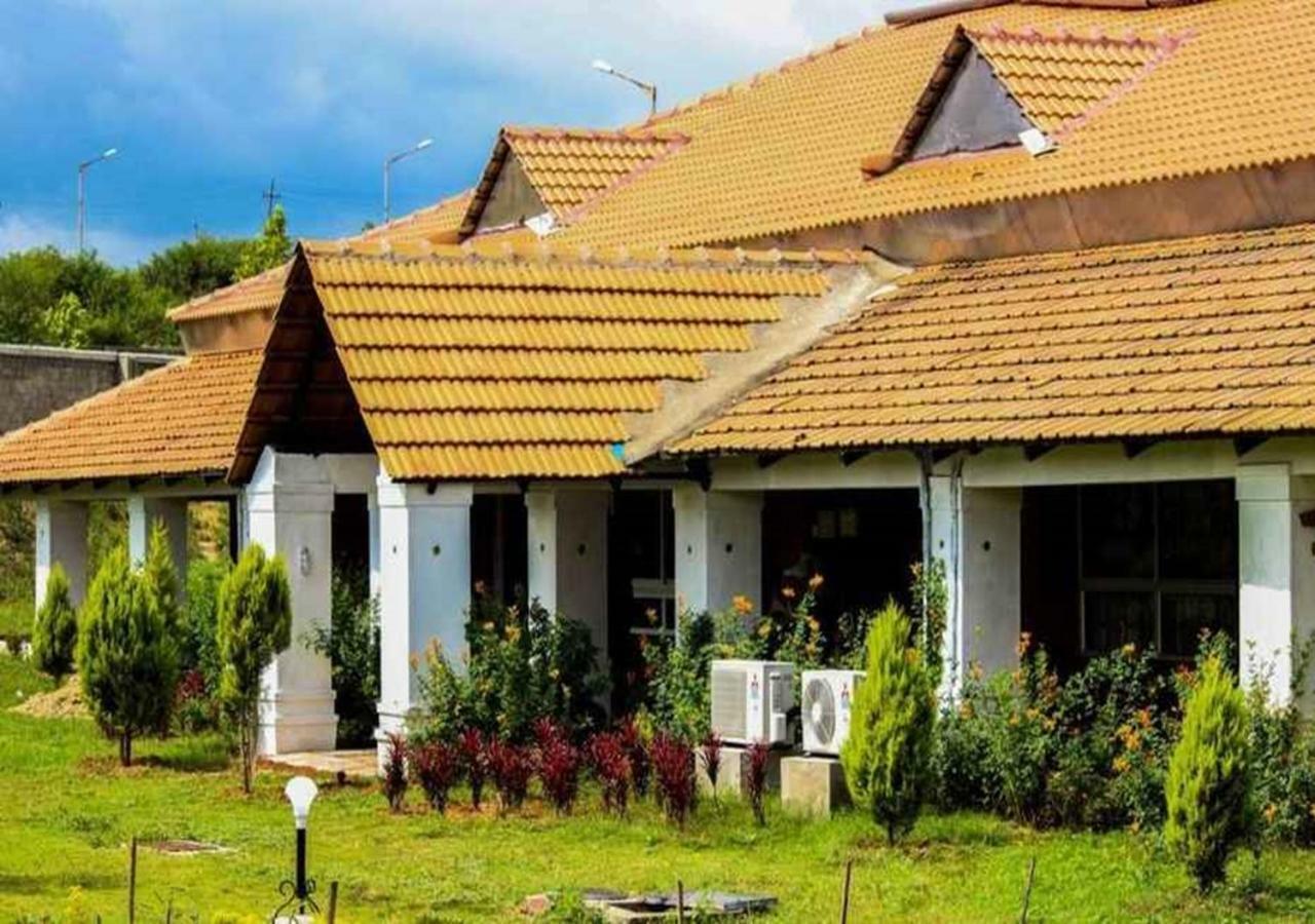Pavanputra Clarks Inn Hassan Esterno foto